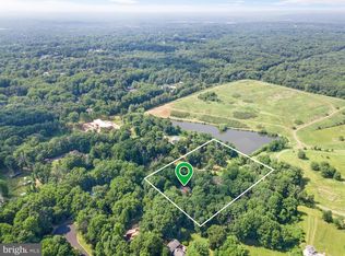 819 Blacks Hill Rd, Great Falls, VA 22066