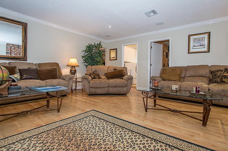 1st image of 119 Cathy Dr