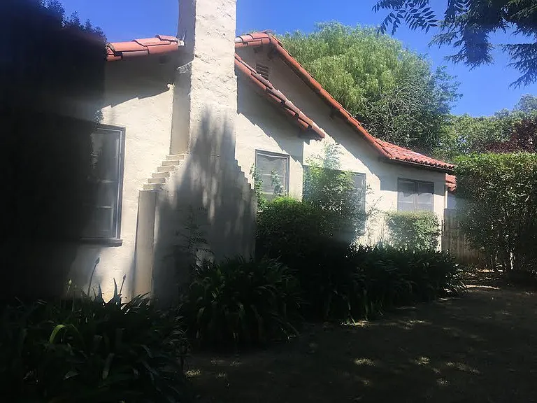1098 Hazelwood Ave — Photo 4