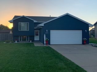 5805 S Sundowner Ave, Sioux Falls, SD 57106