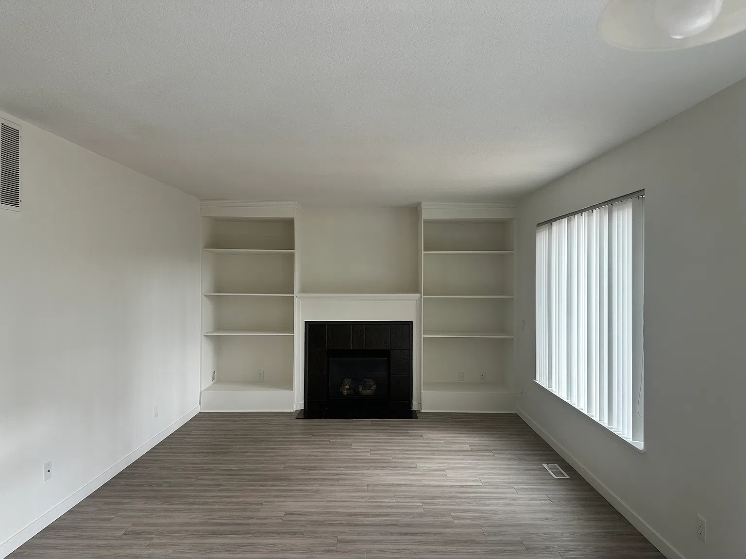 3 bed, 2.5 bath, 1648 sqft, $2,850 — Photo 3