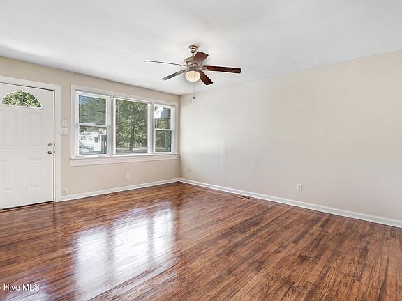 5th image of 218 Banks Court