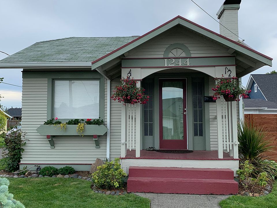 2nd image of 1244 Division St