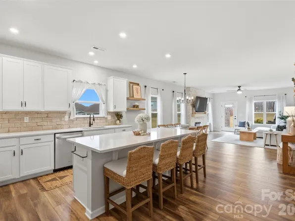 331 Ox Bow Cir, Mount Holly, NC 28120