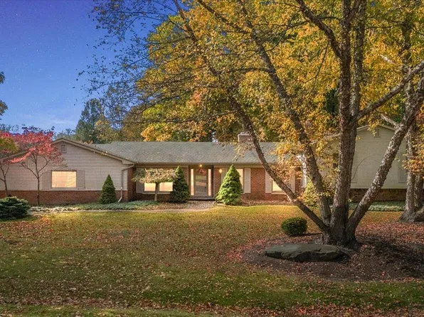 1932 Shore Hill Dr, Bloomfield Hills, MI 48302