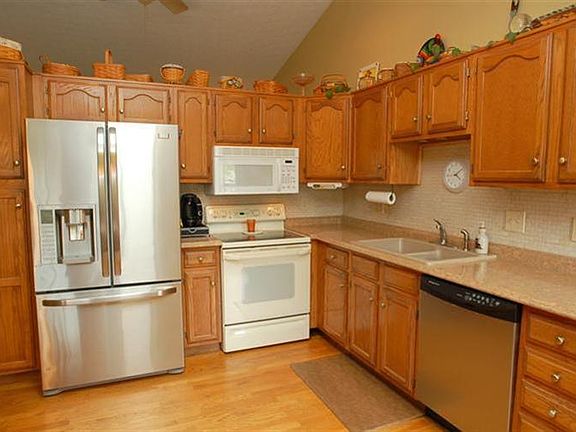 4th image of 2331 Royal Manor Pl