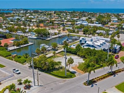 626 Key Royale Dr, Holmes Beach, FL, 34217