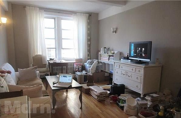 2nd image of 200 W 70th St APT 6M