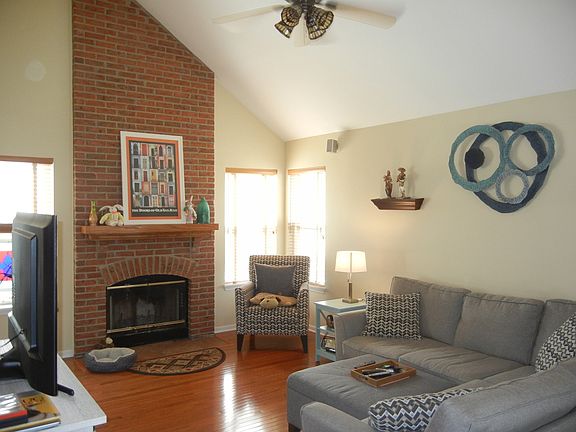 3rd image of 2551 N Lancaster Ln