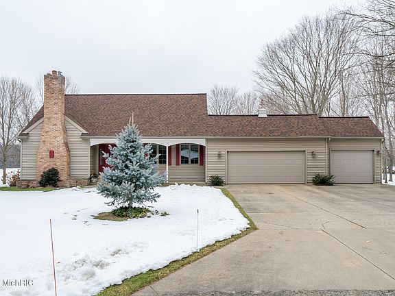 3rd image of 6367 Blue Jay Ln