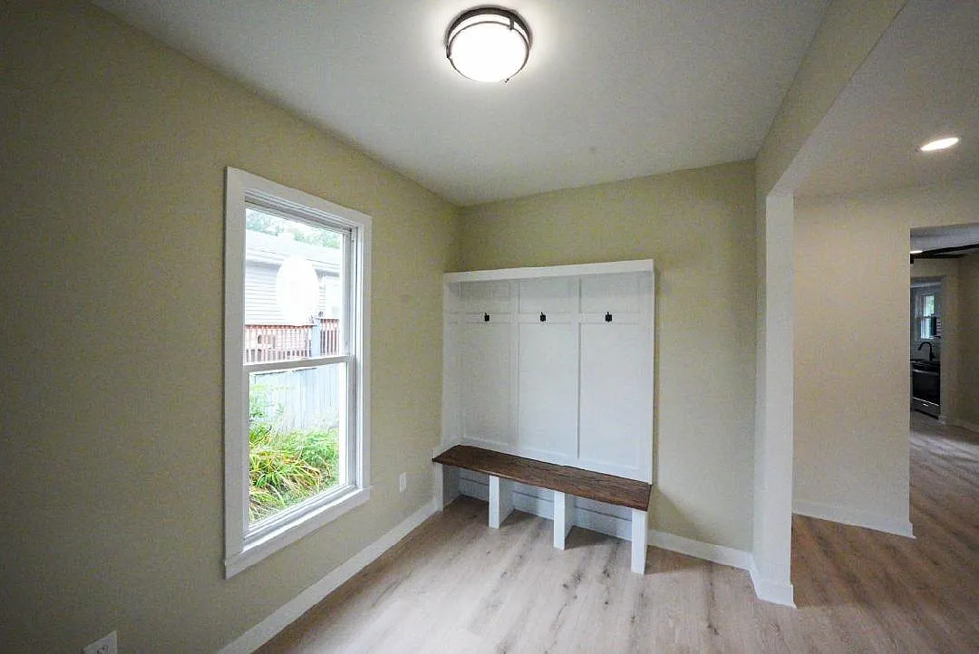 302 N West St — Photo 1
