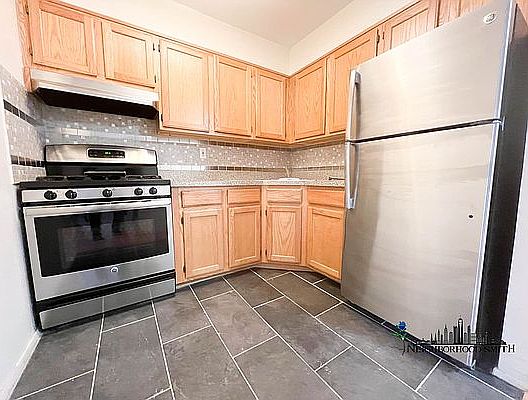 3rd image of 231 Marion St #1