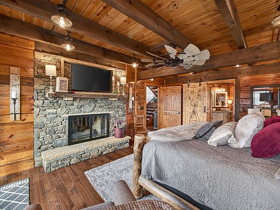 26th image of 751 Bear Knob Ln