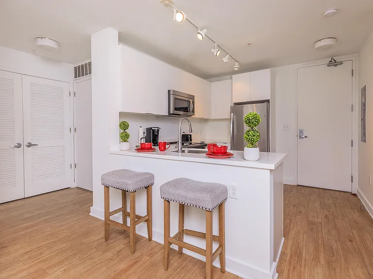 Hendrix Apartments — Photo 41