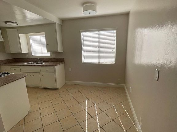 5th image of 816 S Marguerita Ave #22