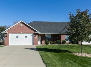 1910 Spyglass Dr, Dubuque, IA 52002