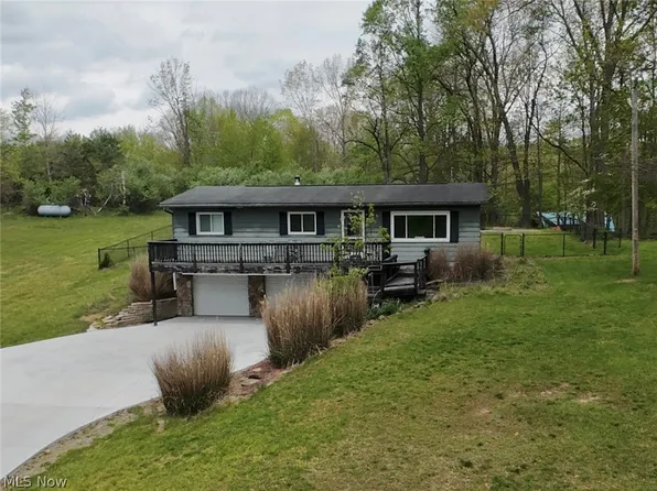 2065 W Buckhorn Dr, Millersburg, OH 44654