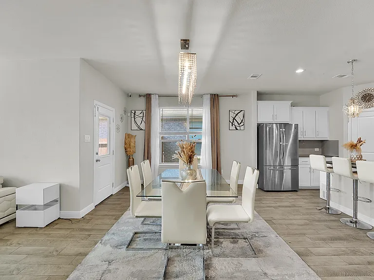 1120 Gillespie Dr — Photo 10