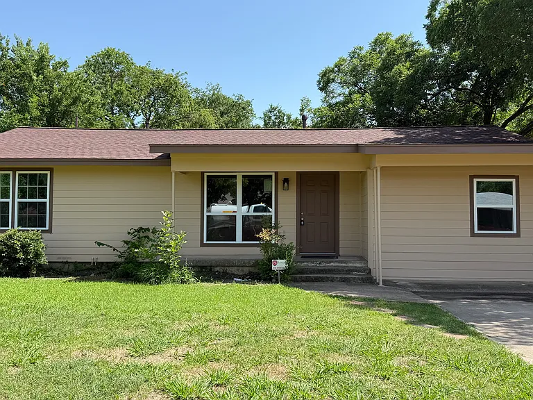1817 Crescent St — Photo 10