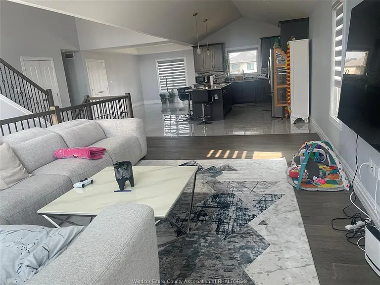 112 Kingsbridge Dr #UPPER — Photo 3
