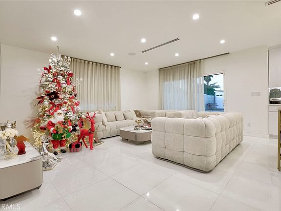 3rd image of 10263 Strathern St