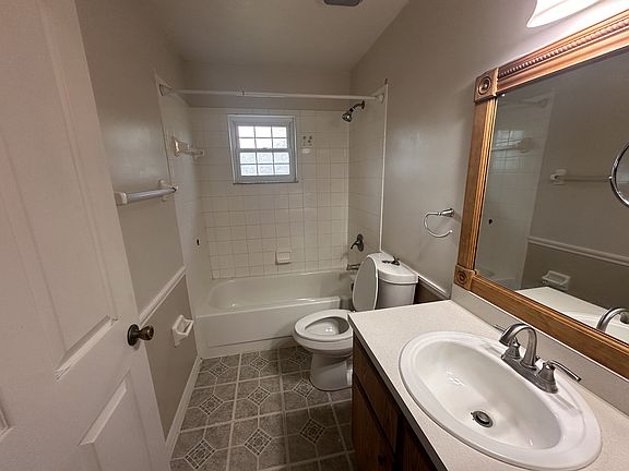 4th image of 30 Hemlock Terrace Dr