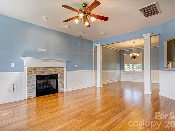 3rd image of 4296 Deacon Ct SW