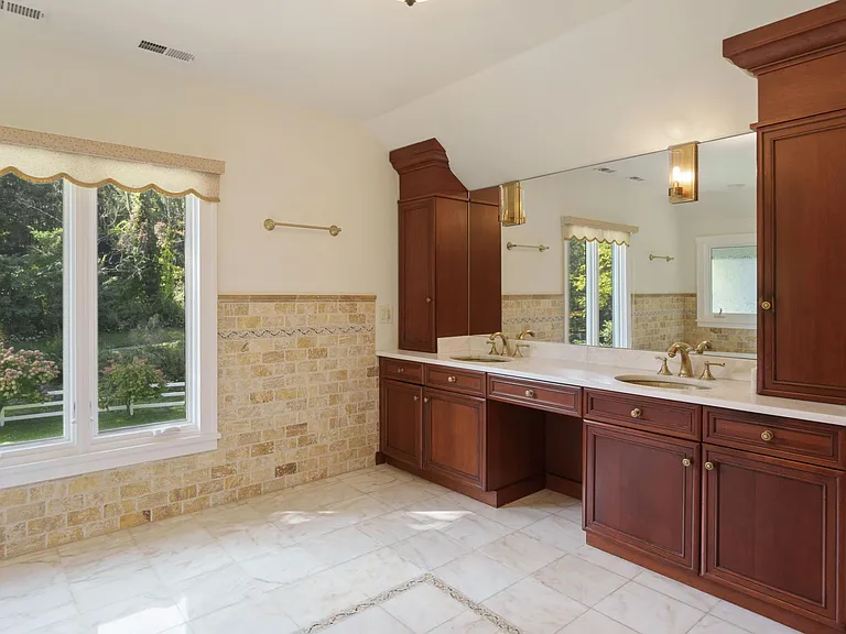 388 Taconic Rd — Photo 16