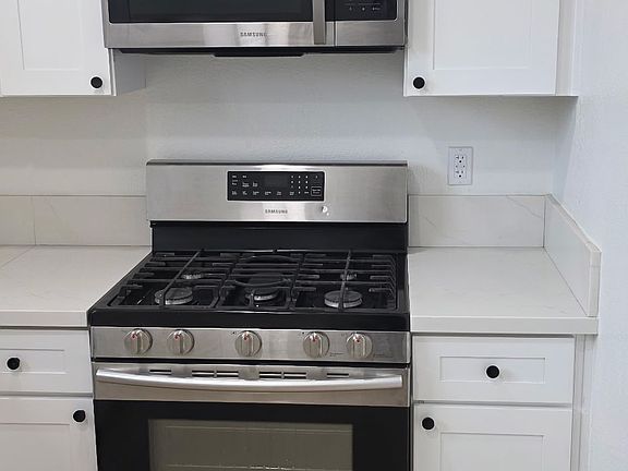 2nd image of 2131 Summerset St #2