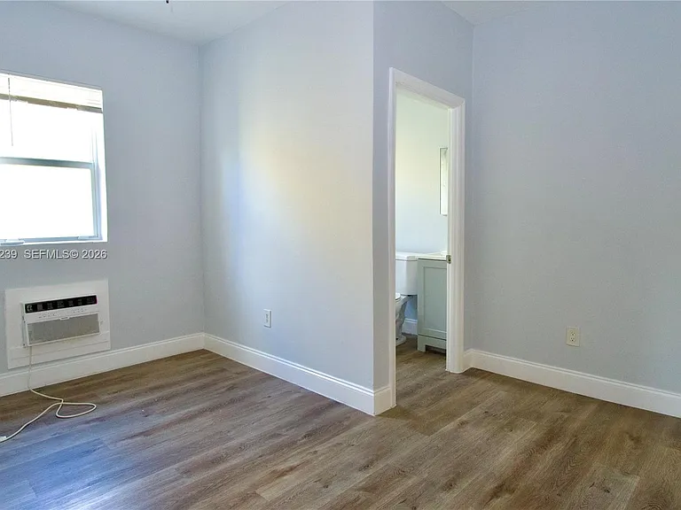 1142 SW 4th St #15 — Photo 11