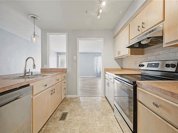 5th image of 2328 Bays Edge Ave