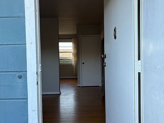 Front entrance to unit at 5407