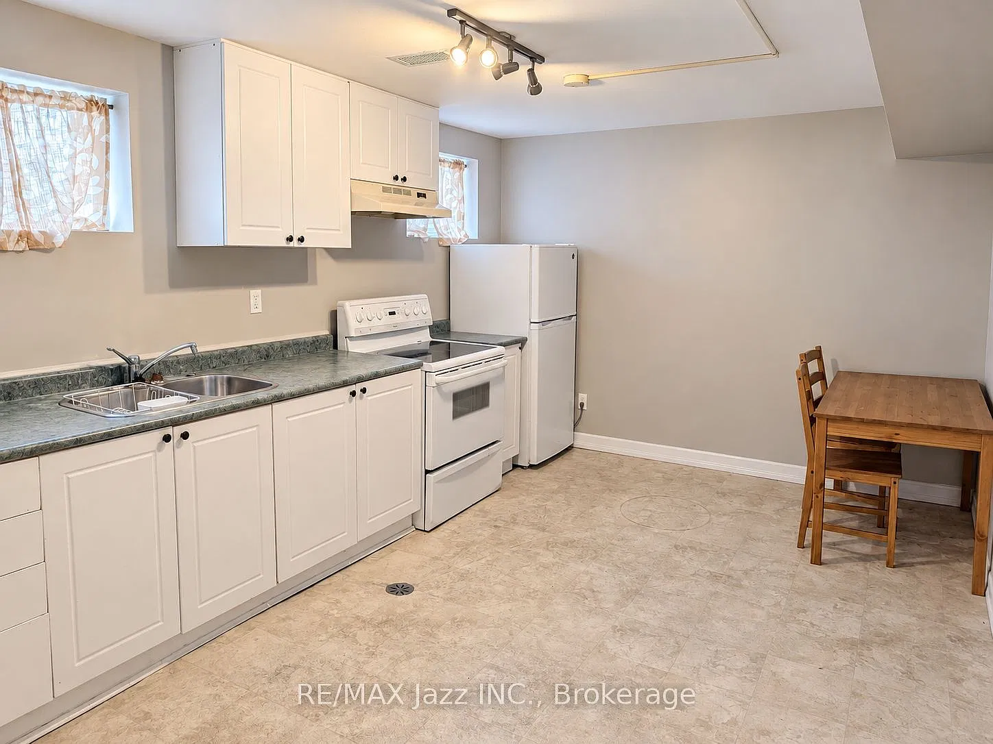 2 bed, $1,525 — Photo 2