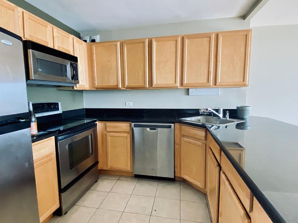 1st image of 525 W Hawthorne Pl APT 2305