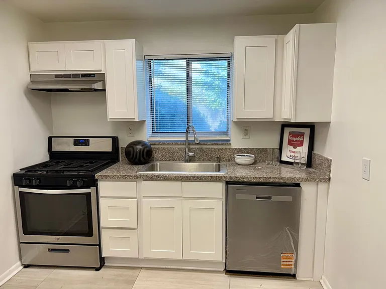 1570 Memorial Drive — Photo 10