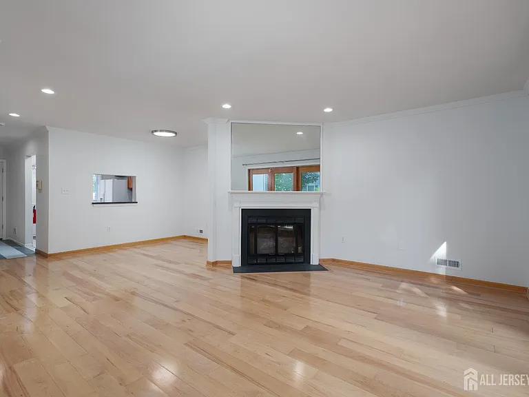 357 Hadleigh Ln — Photo 9