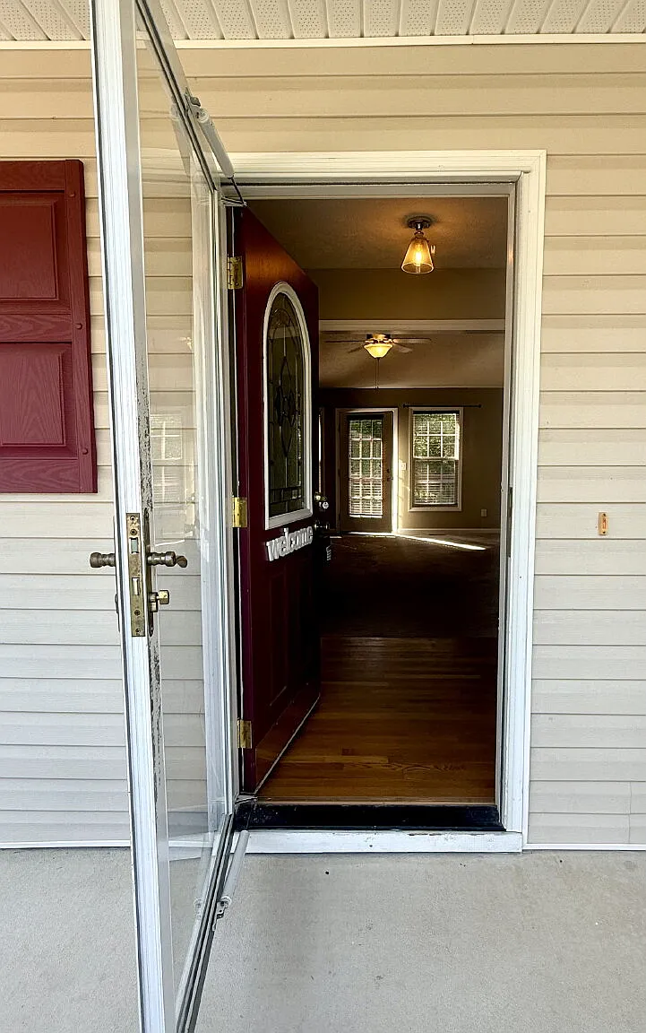 4 bed, 3.0 bath, 1844 sqft, $1,800 — Photo 2