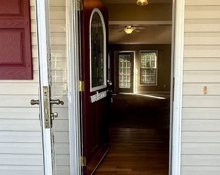 42 Mayflower Ct — Photo 2