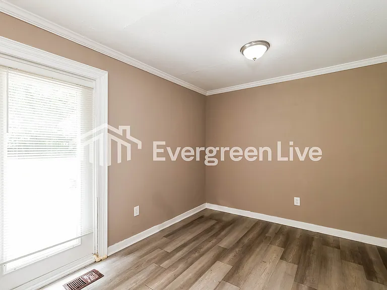 1535 Winchester St — Photo 12