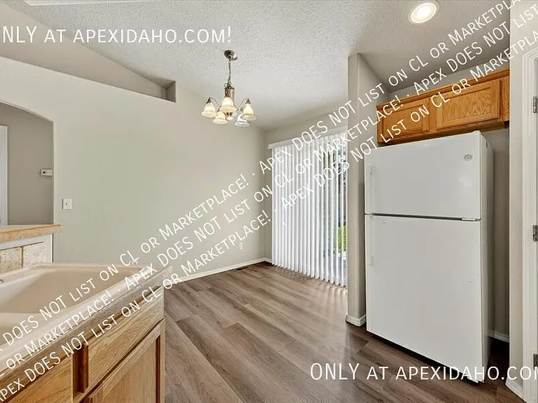 3851 N Lezana Ave — Photo 14