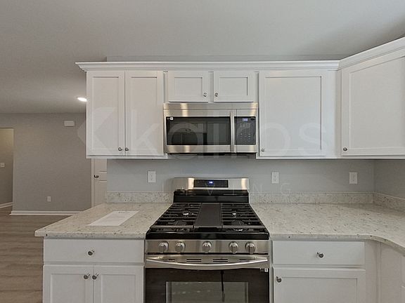 5th image of 383 Angela St