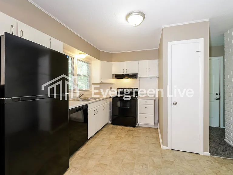 11819 Armitage Dr — Photo 5