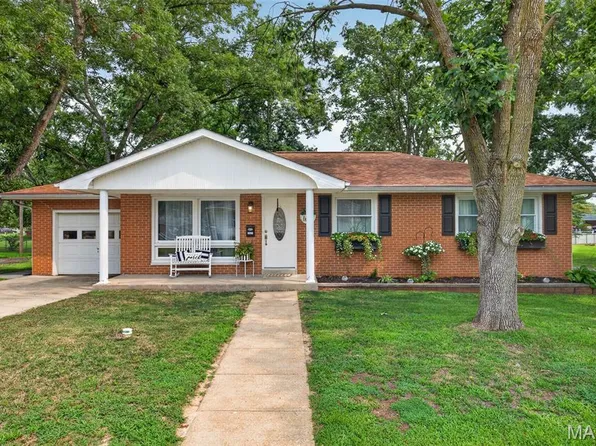 1627 Luzerne St, Highland, IL 62249