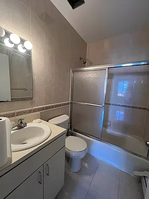 Rented by Standard Living Realty Inc | media 20