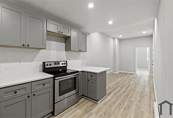 2nd image of 2550 N 17th St #1