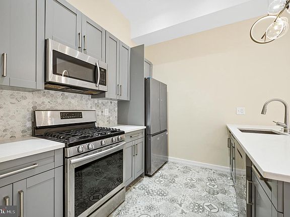 3rd image of 2024-26 E Fletcher St #6