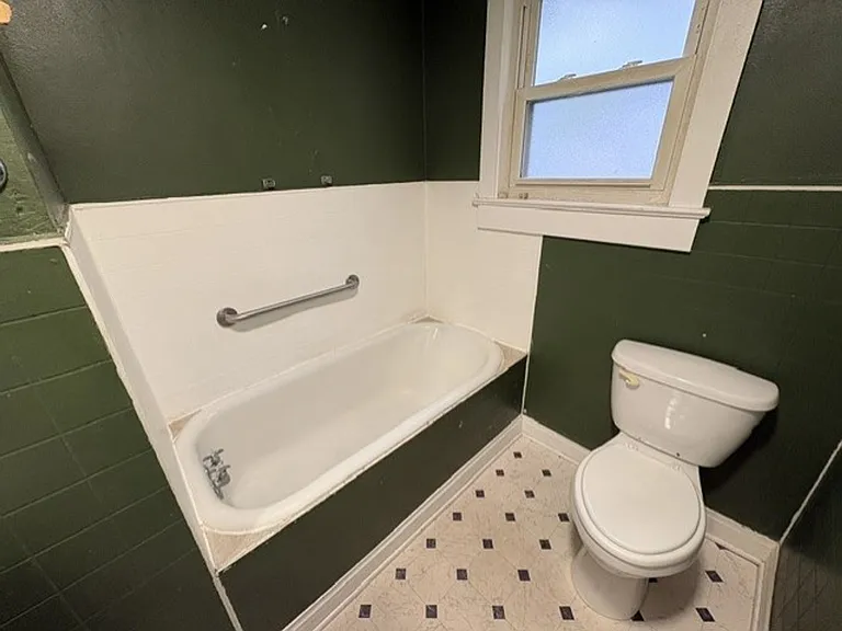 586 Madison Ave — Photo 7