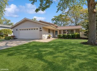 121 Hinkle Ln, Schaumburg, IL 60193