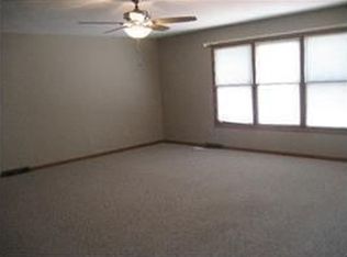 1127 Pickwick Dr, Rochelle, IL 61068