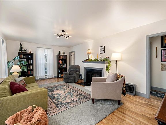 3rd image of 503 W 1st Ave